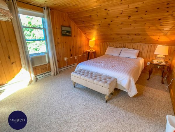 Cape Cod Home 994884