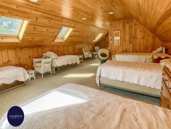 Cape Cod Home 994884