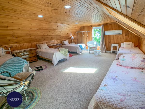 Cape Cod Home 994884