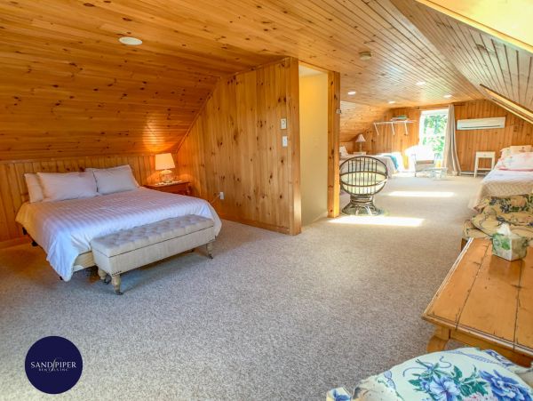 Cape Cod Home 994884