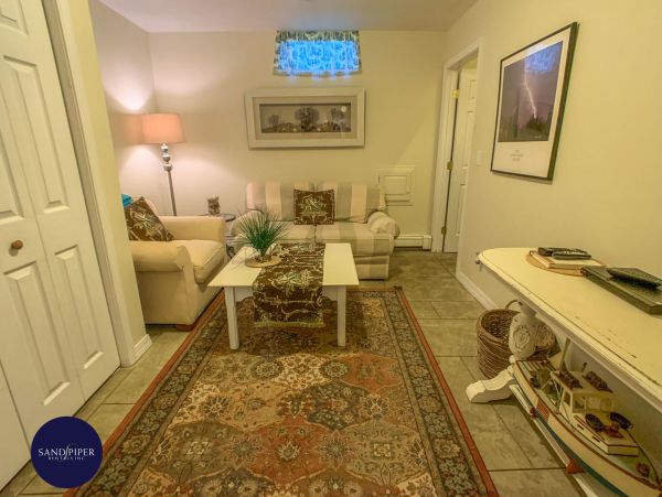 Cape Cod Home 994884