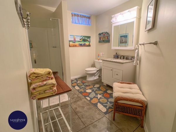 Cape Cod Home 994884