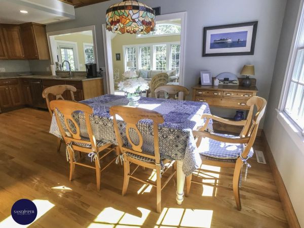 Cape Cod Home 994885