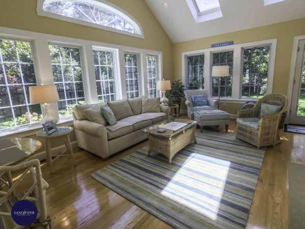Cape Cod Home 994885