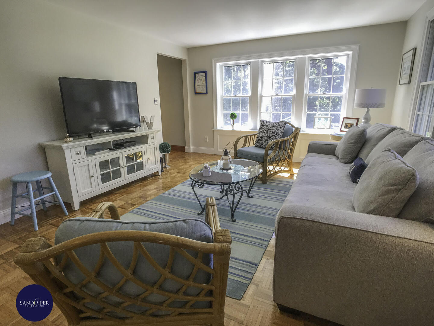 Cape Cod Home 994885