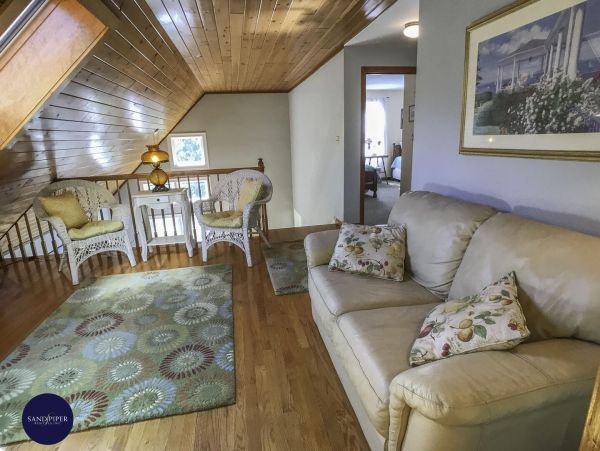 Cape Cod Home 994885