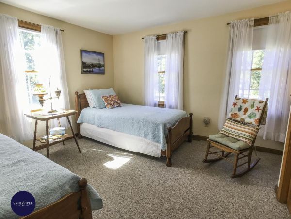 Cape Cod Home 994885