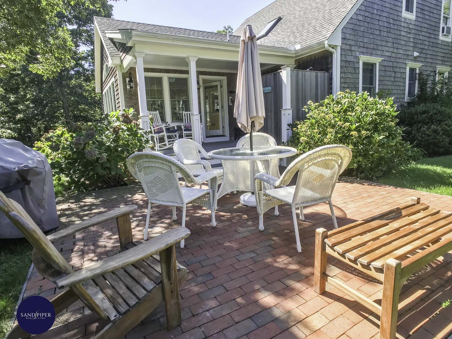 Cape Cod Home 994885