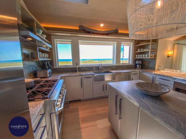 Cape Cod Home 994886