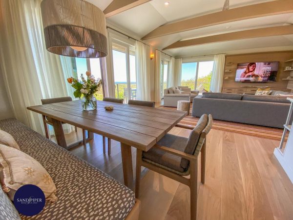Cape Cod Home 994886