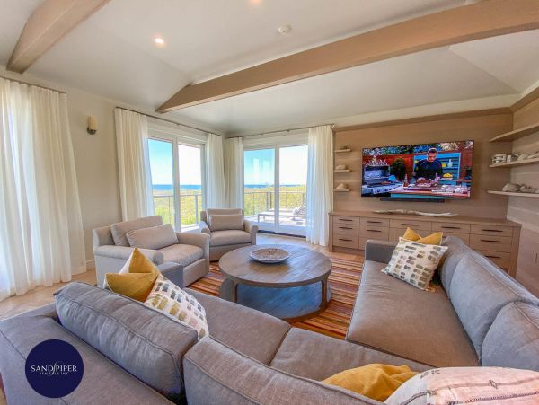 Cape Cod Home 994886
