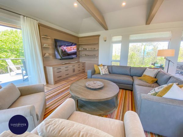 Cape Cod Home 994886