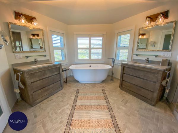 Cape Cod Home 994886