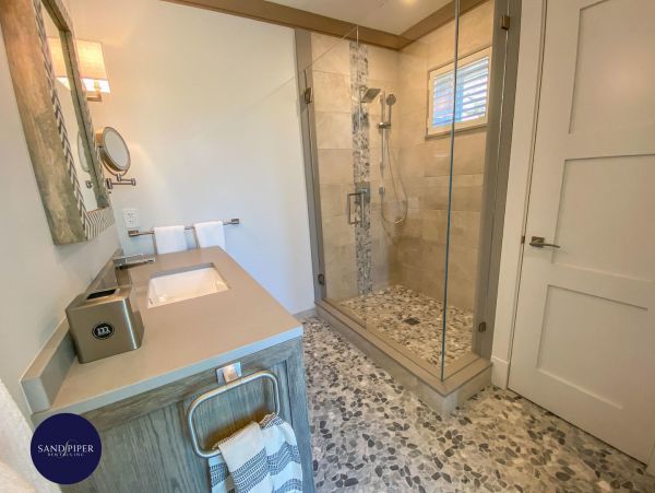 Cape Cod Home 994886