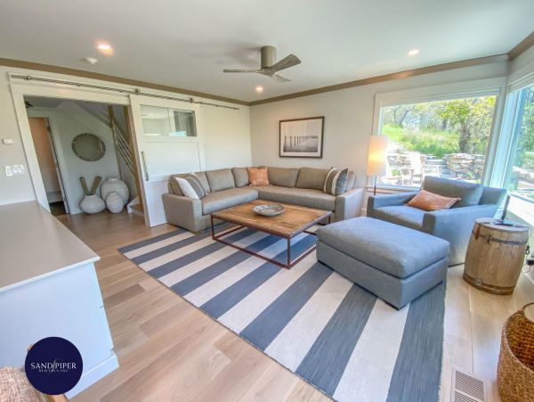Cape Cod Home 994886