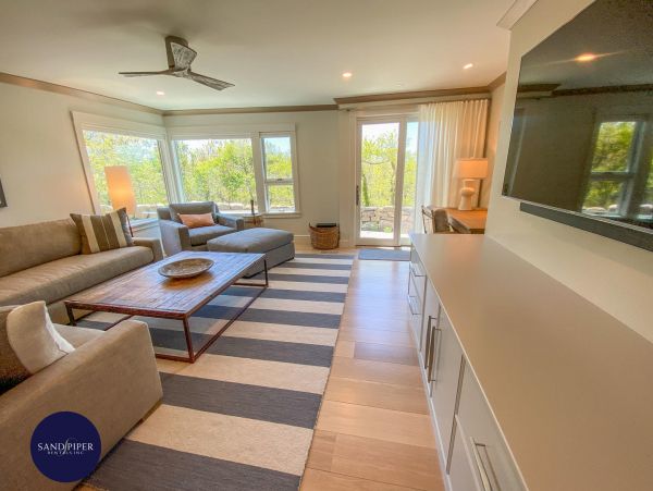 Cape Cod Home 994886