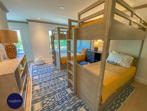 Cape Cod Home 994886