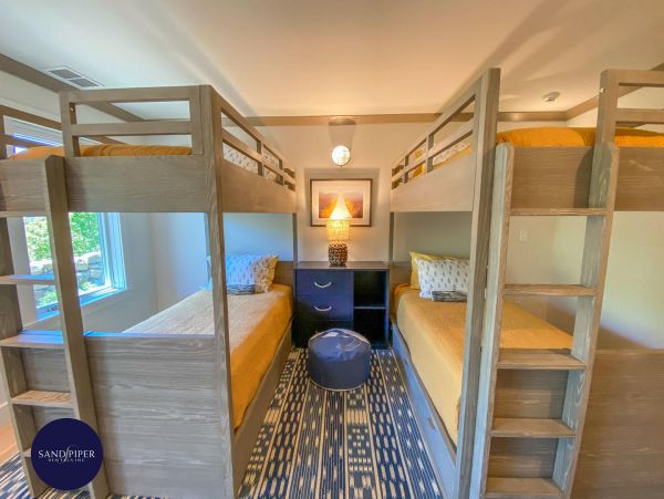 Cape Cod Home 994886