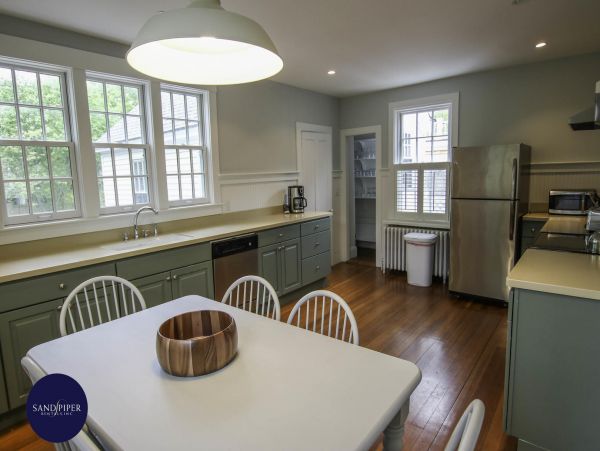 Cape Cod Home 994889