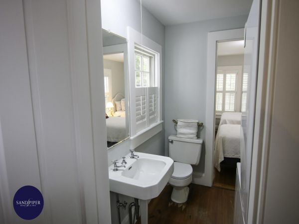 Cape Cod Home 994889