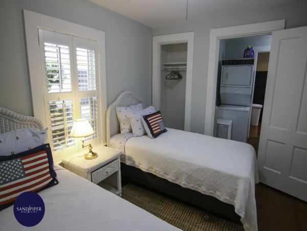 Cape Cod Home 994889