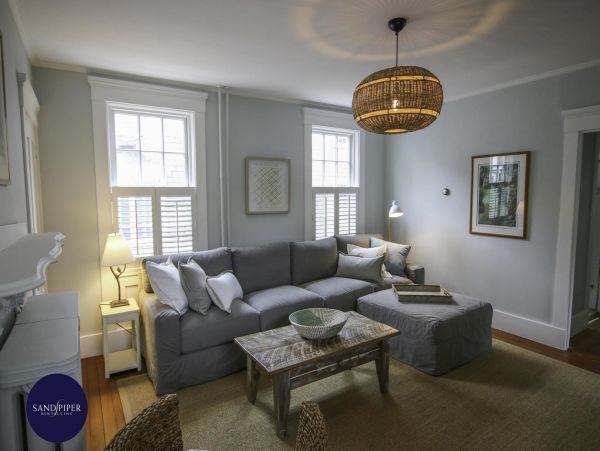 Cape Cod Home 994889