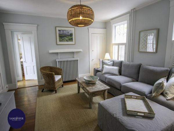Cape Cod Home 994889