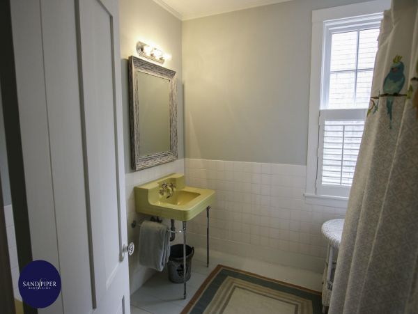Cape Cod Home 994889