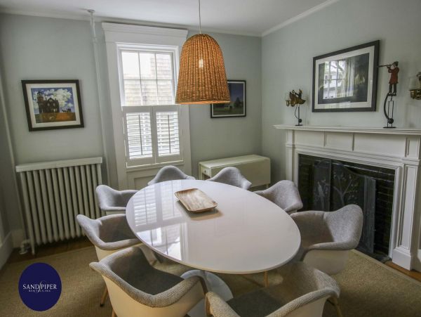 Cape Cod Home 994889