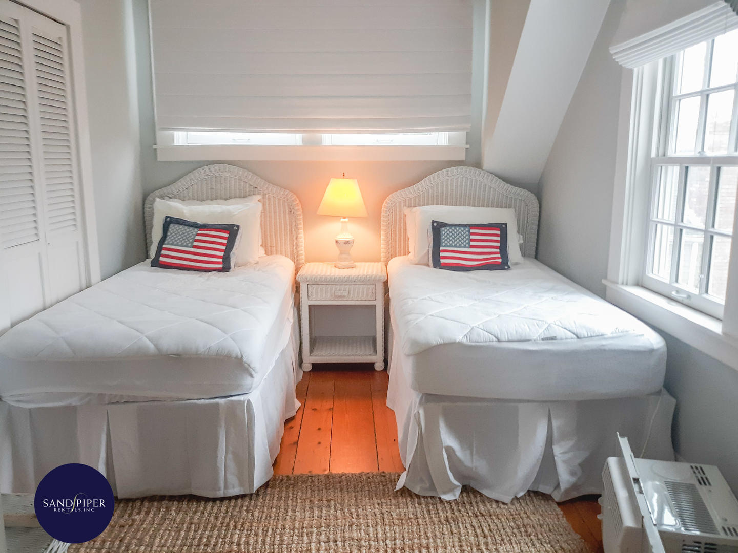 Cape Cod Home 994889