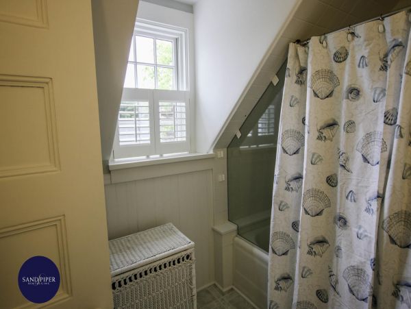Cape Cod Home 994889