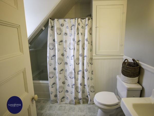Cape Cod Home 994889