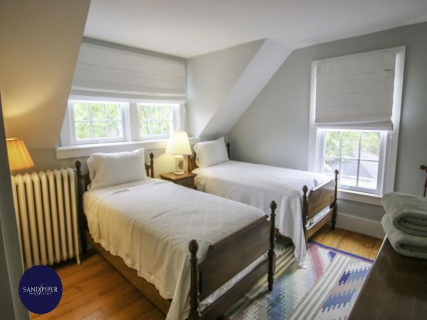 Cape Cod Home 994889