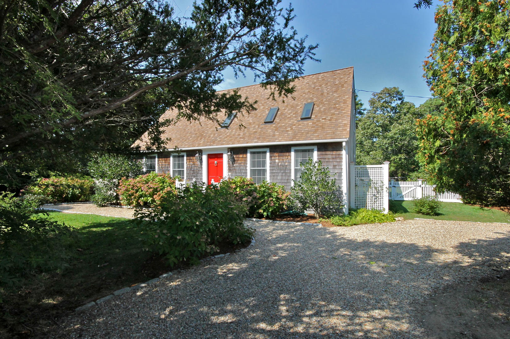 Cape Cod Home 994890