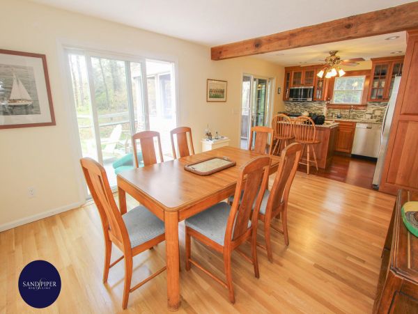 Cape Cod Home 994890