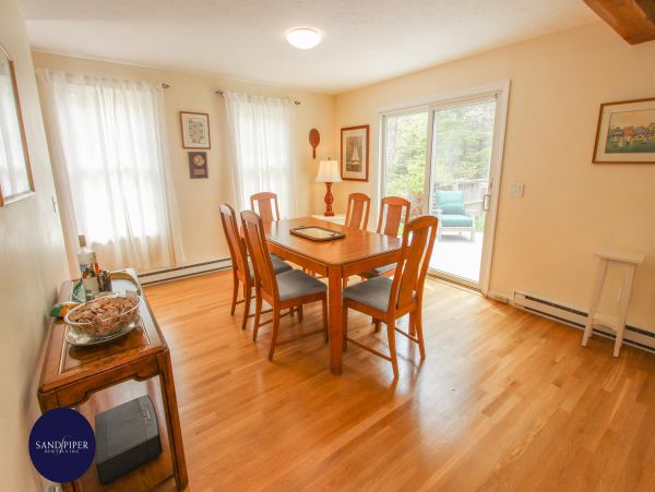 Cape Cod Home 994890