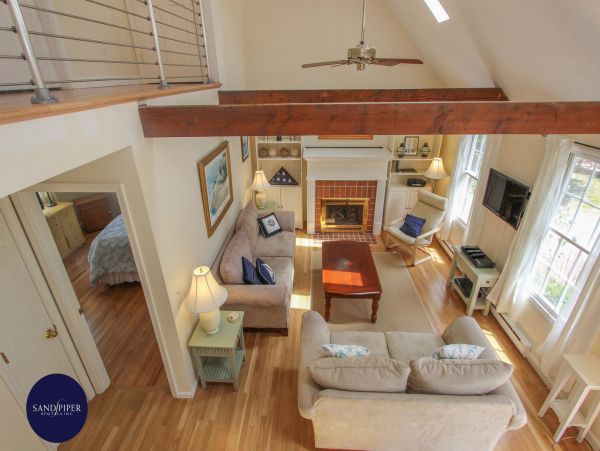 Cape Cod Home 994890