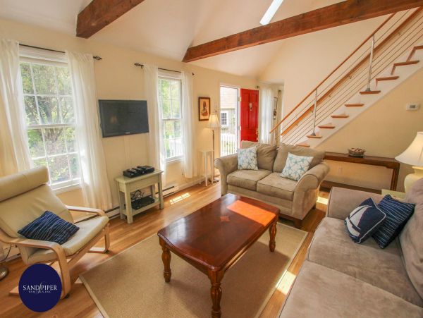 Cape Cod Home 994890