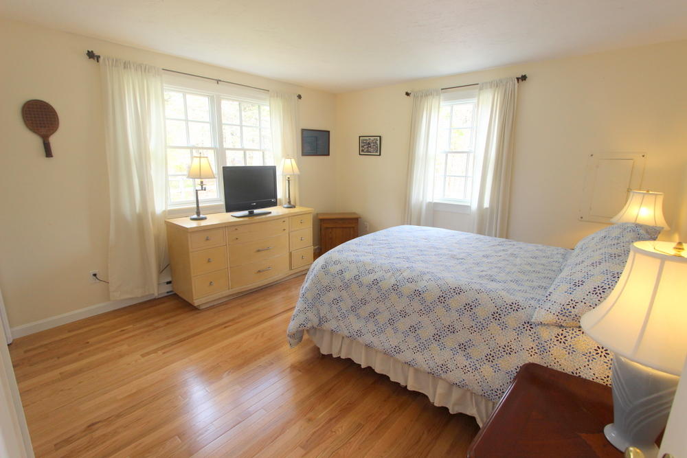 Cape Cod Home 994890