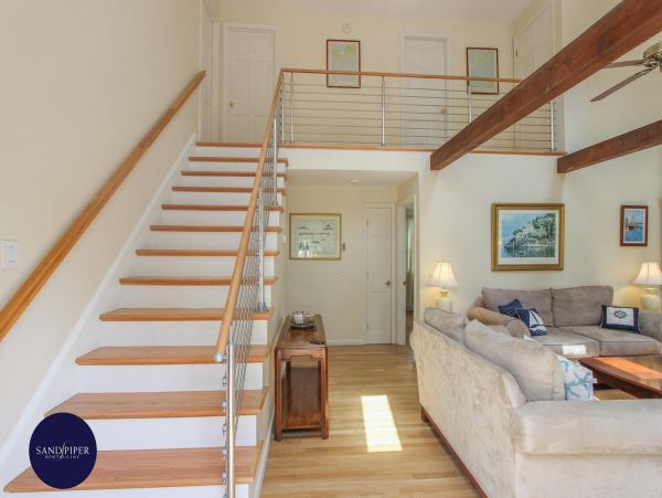 Cape Cod Home 994890
