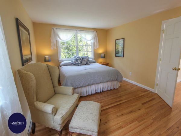 Cape Cod Home 994890