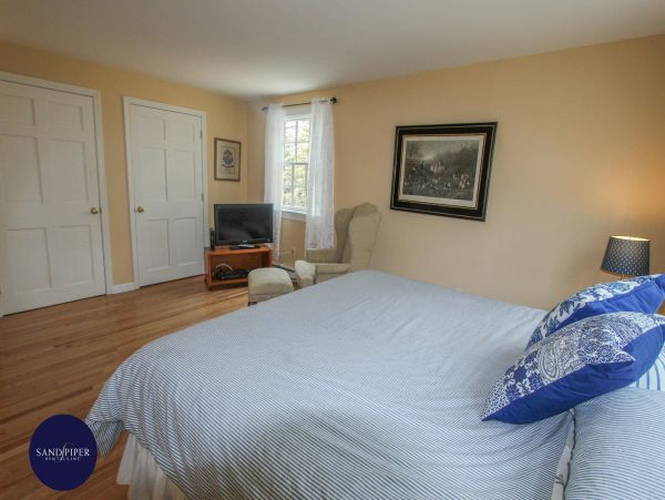 Cape Cod Home 994890