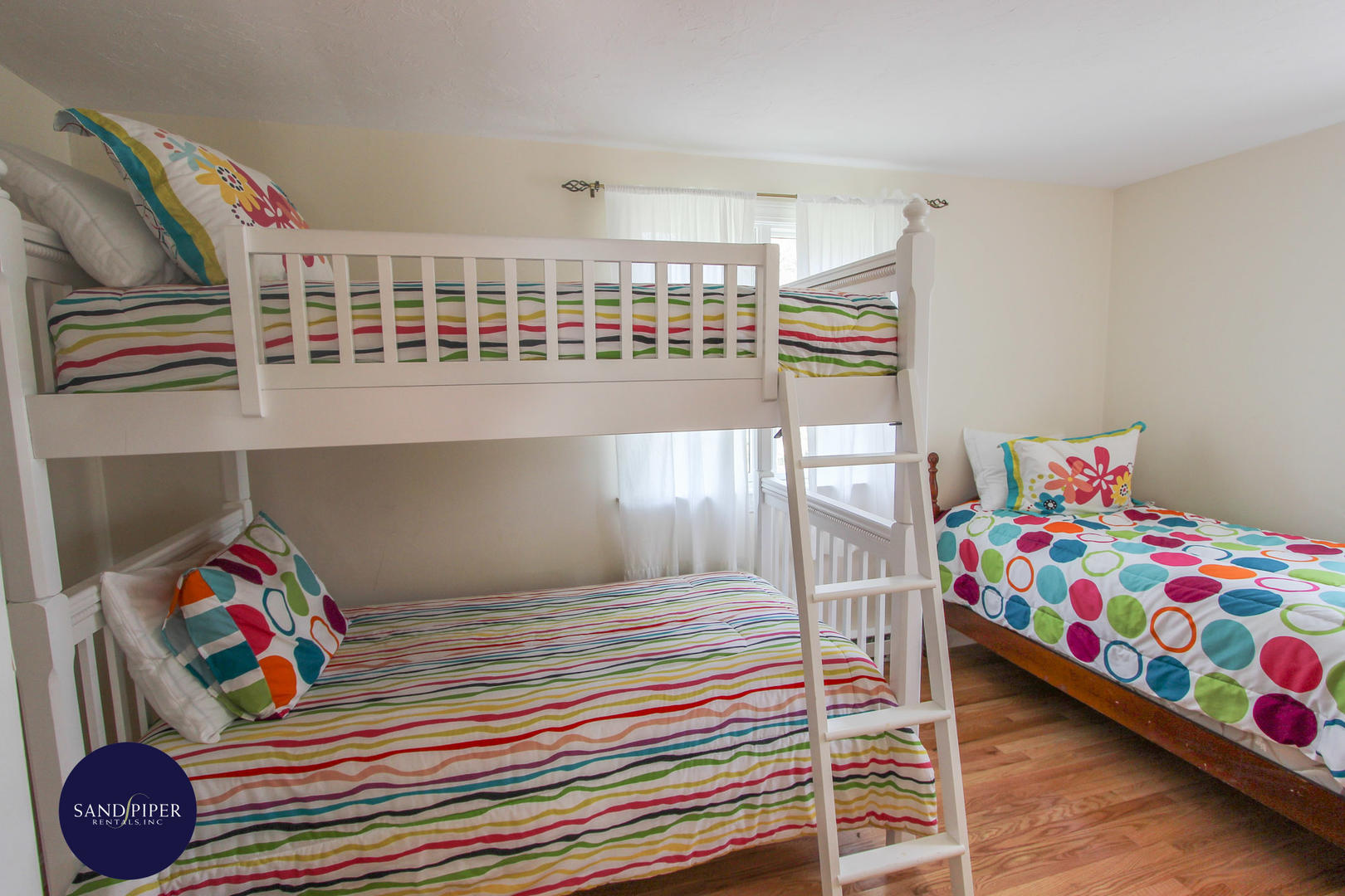 Cape Cod Home 994890