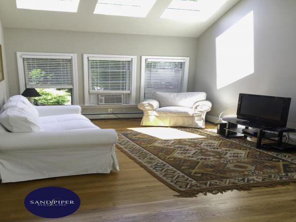 Cape Cod Home 994891