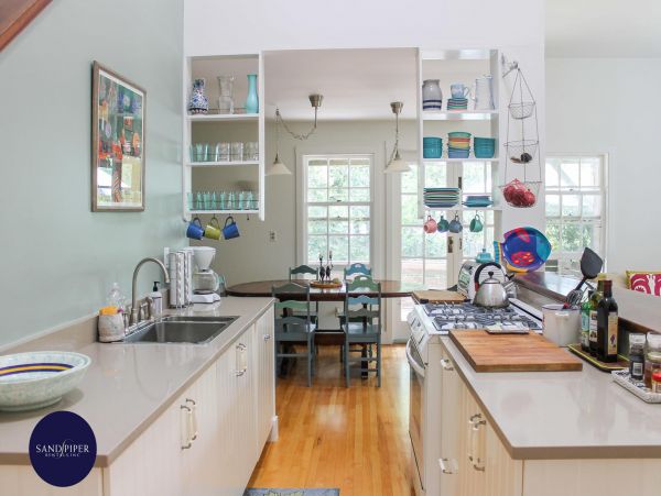 Cape Cod Home 994894