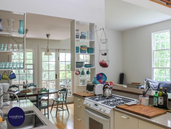 Cape Cod Home 994894
