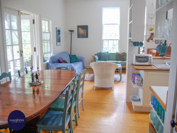 Cape Cod Home 994894