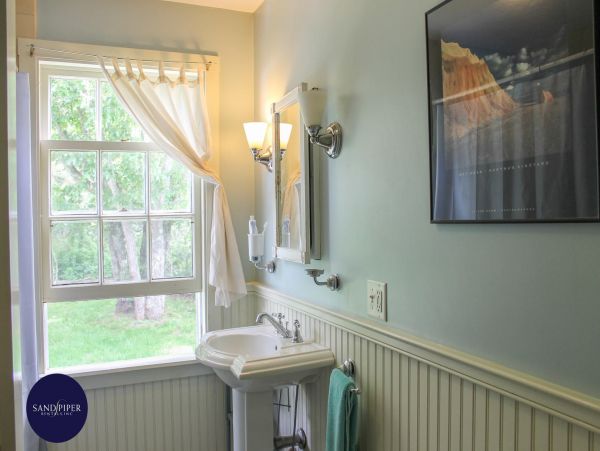 Cape Cod Home 994894