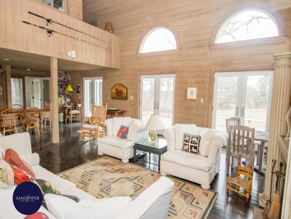 Cape Cod Home 994895