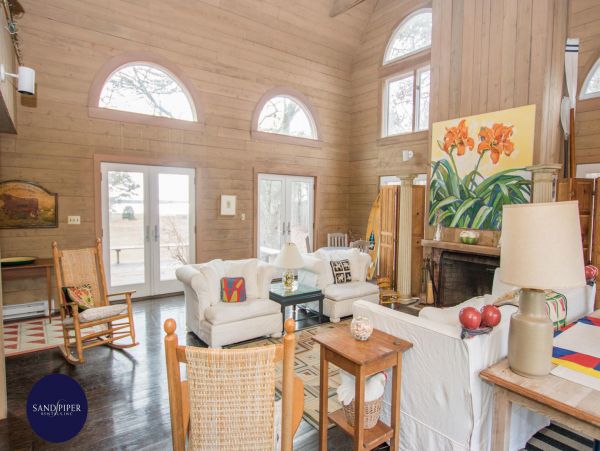 Cape Cod Home 994895